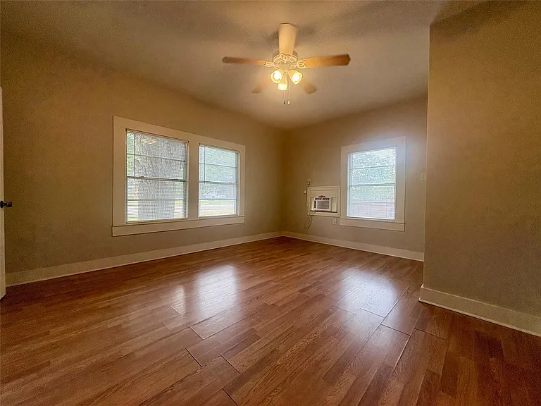 815 Lizzie St — Photo 13