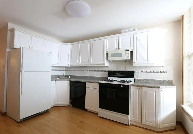 1257 W Flournoy St #4F — Photo 7