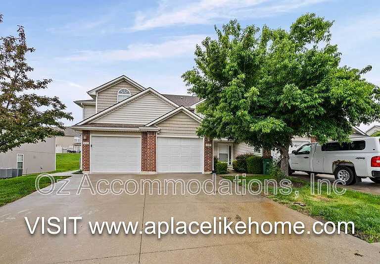 805 SW Imperial Ln — Photo 1