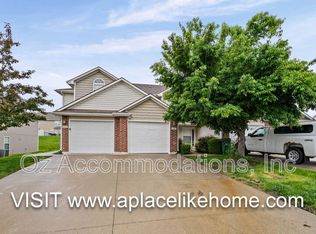 805 SW Imperial Ln, Lees Summit, MO 64064