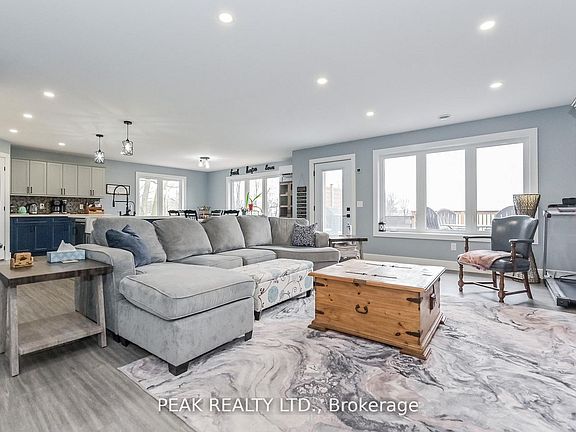 4th image of 1020 Victoria St