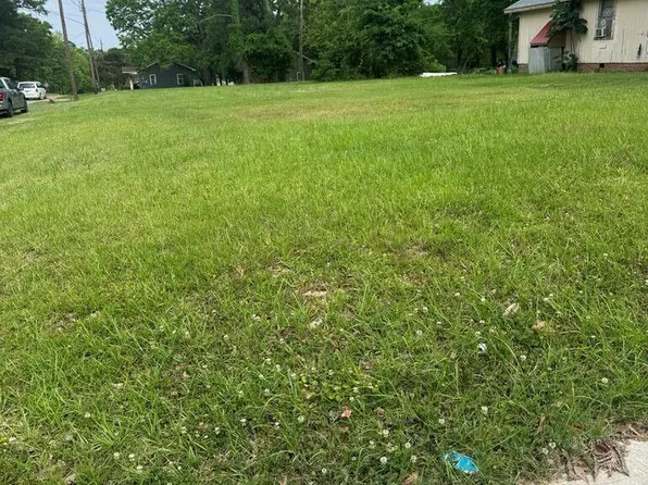 827 N 15th Ave, Laurel, MS 39440