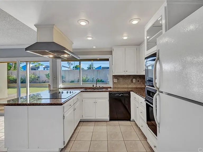 9642 Peppertree Dr — Photo 8