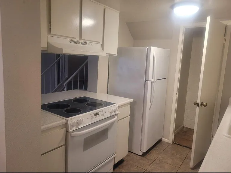 3213 W Royal Palm Rd — Photo 9