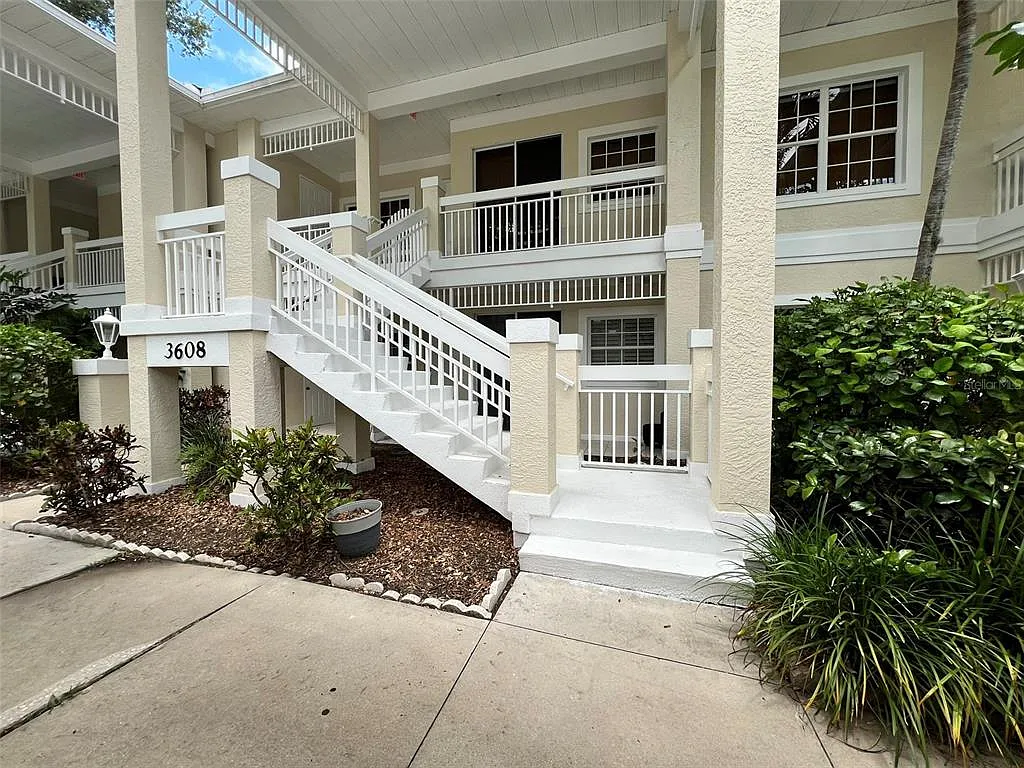 3 bed, 3.0 bath, 1981 sqft, $3,800 — Photo 3