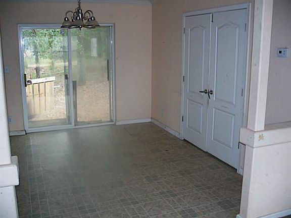5th image of 111 Road Runner Ln