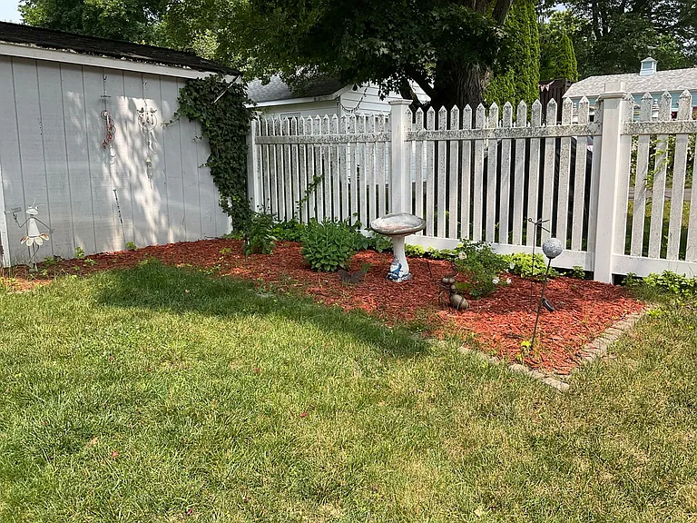 278 N Elm St — Photo 23
