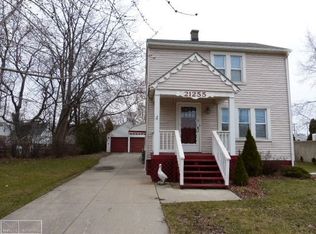 21255 Bon Heur St, Saint Clair Shores, MI 48081