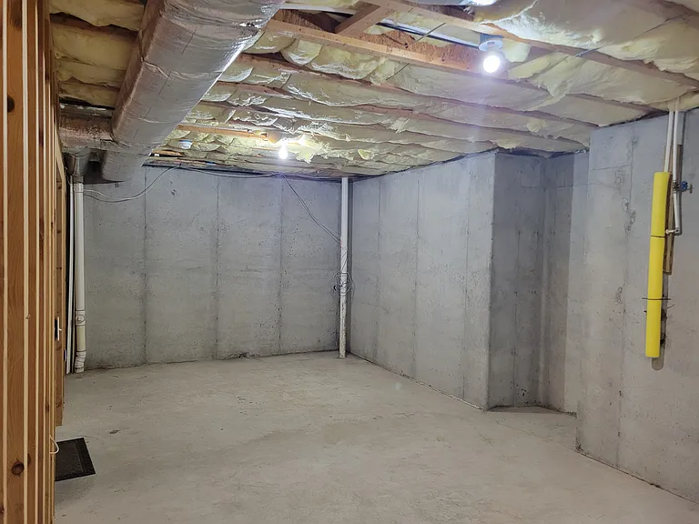 110 Amethyst Dr — Photo 31