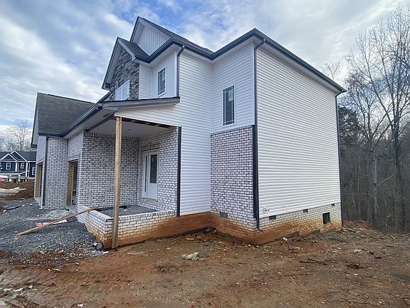 2nd image of 18 Glenstone Vlg