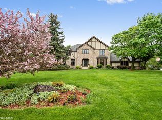1660 Barrington Woods Dr, Brookfield, WI 53045