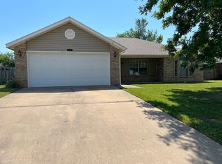 520 Walker St, Centerton, AR 72719