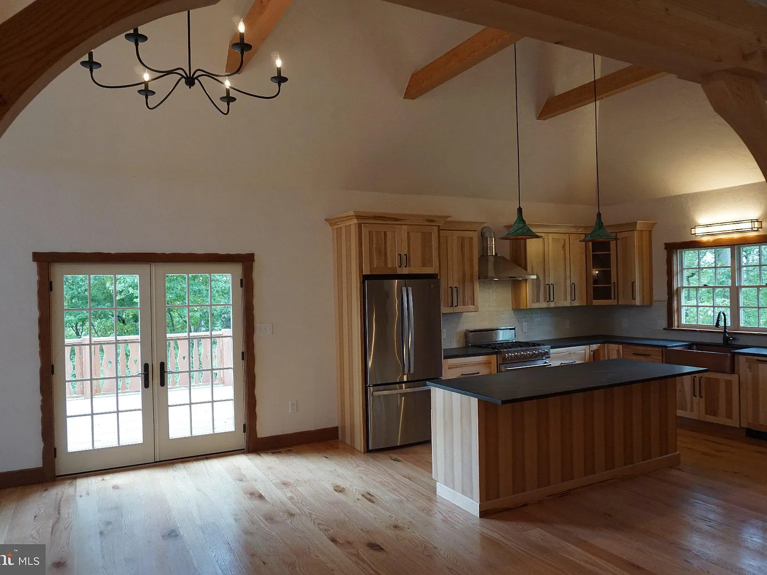 3 bed, 3.0 bath, 3020 sqft, $5,500 — Photo 2