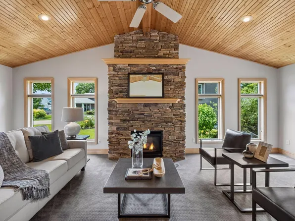 253 Teckla Ct, Lino Lakes, MN 55014