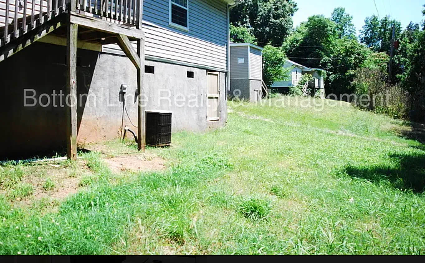 3 bed, 777 sqft, $1,310 — Photo 2