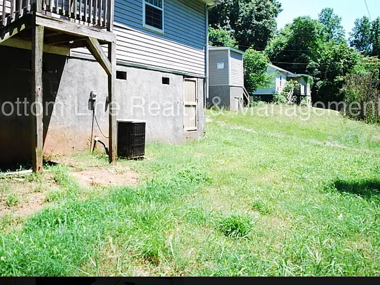 1054 Mountain Crest Dr — Photo 6