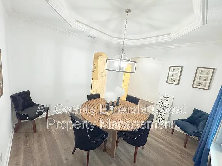 481 Kelly St — Photo 10