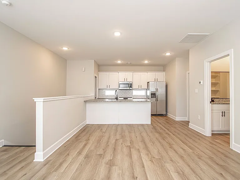 1220 W 4th St — Photo 12