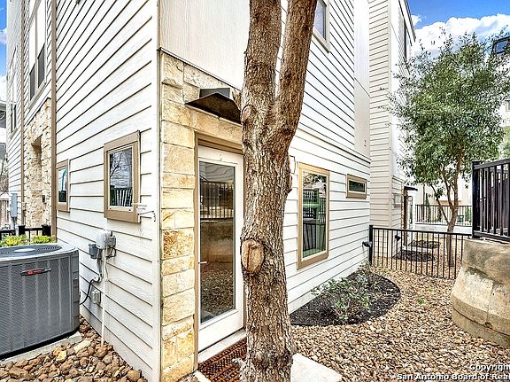 3rd image of 2721 N PINE ST