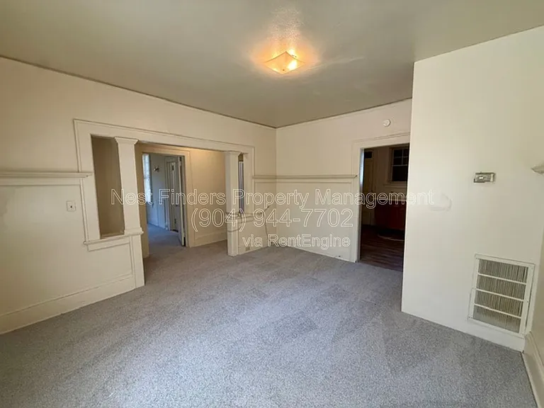2309 College St — Photo 9