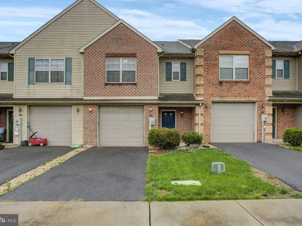 213 Merriweather Dr, Chambersburg, PA 17201
