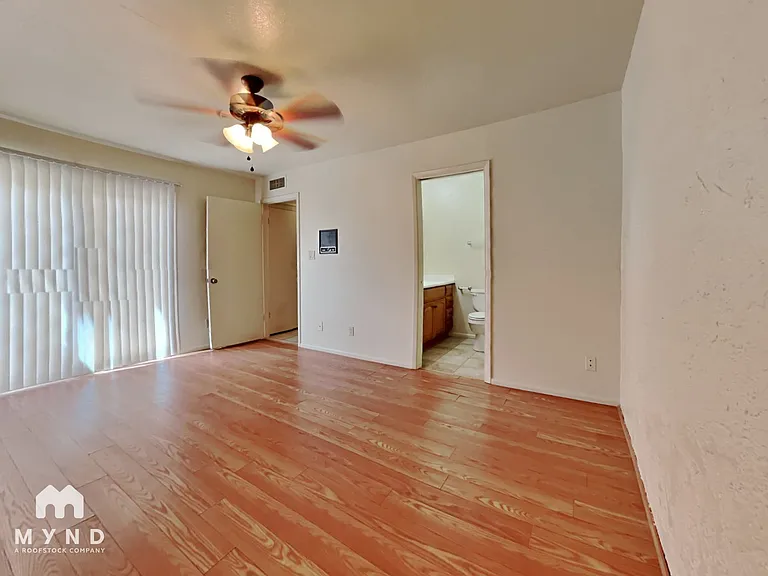 5100 N Miller Rd #23 — Photo 9
