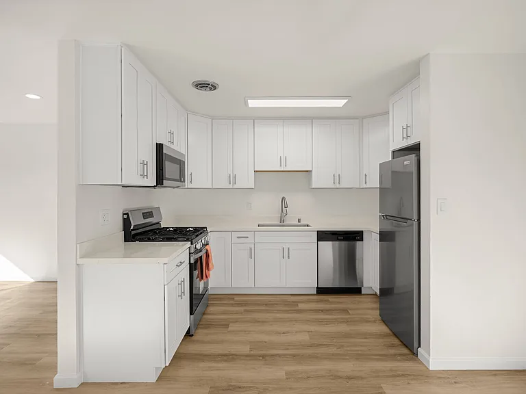 330 W I St — Photo 125