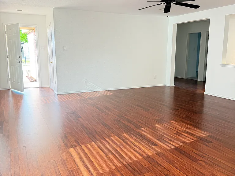 2063 La Salle Trl — Photo 3