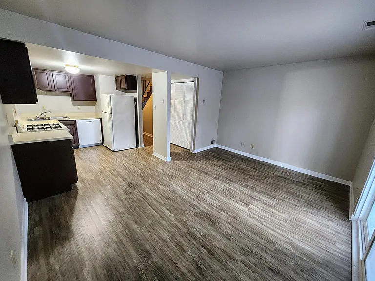 112 S Jackson Blvd — Photo 2