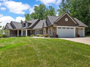 2655 Long Bluff Rd NE, Cedar Rapids, IA 52402
