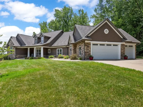 2655 Long Bluff Rd NE, Cedar Rapids, IA 52402