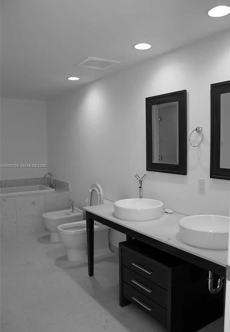 2 bed, 1265 sqft, $5,495 — Photo 4