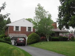 4312 Lakeview Rd, Harrisburg, PA 17112