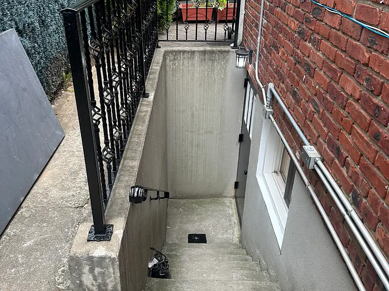 25 Steele Ave #BASEMENT — Photo 9