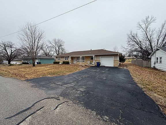 2nd image of 2208 Woodruff Ave