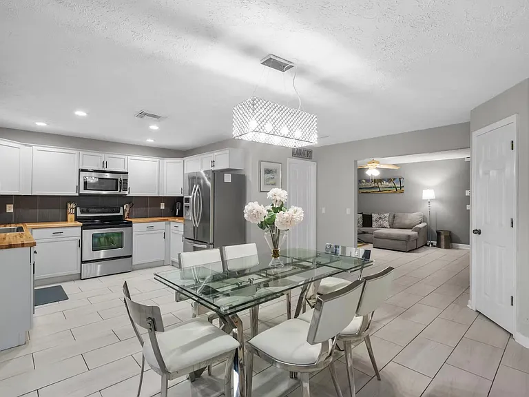 730 SE White Ave — Photo 10