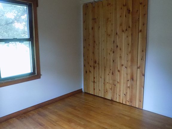 Bedroom-sliding closet door