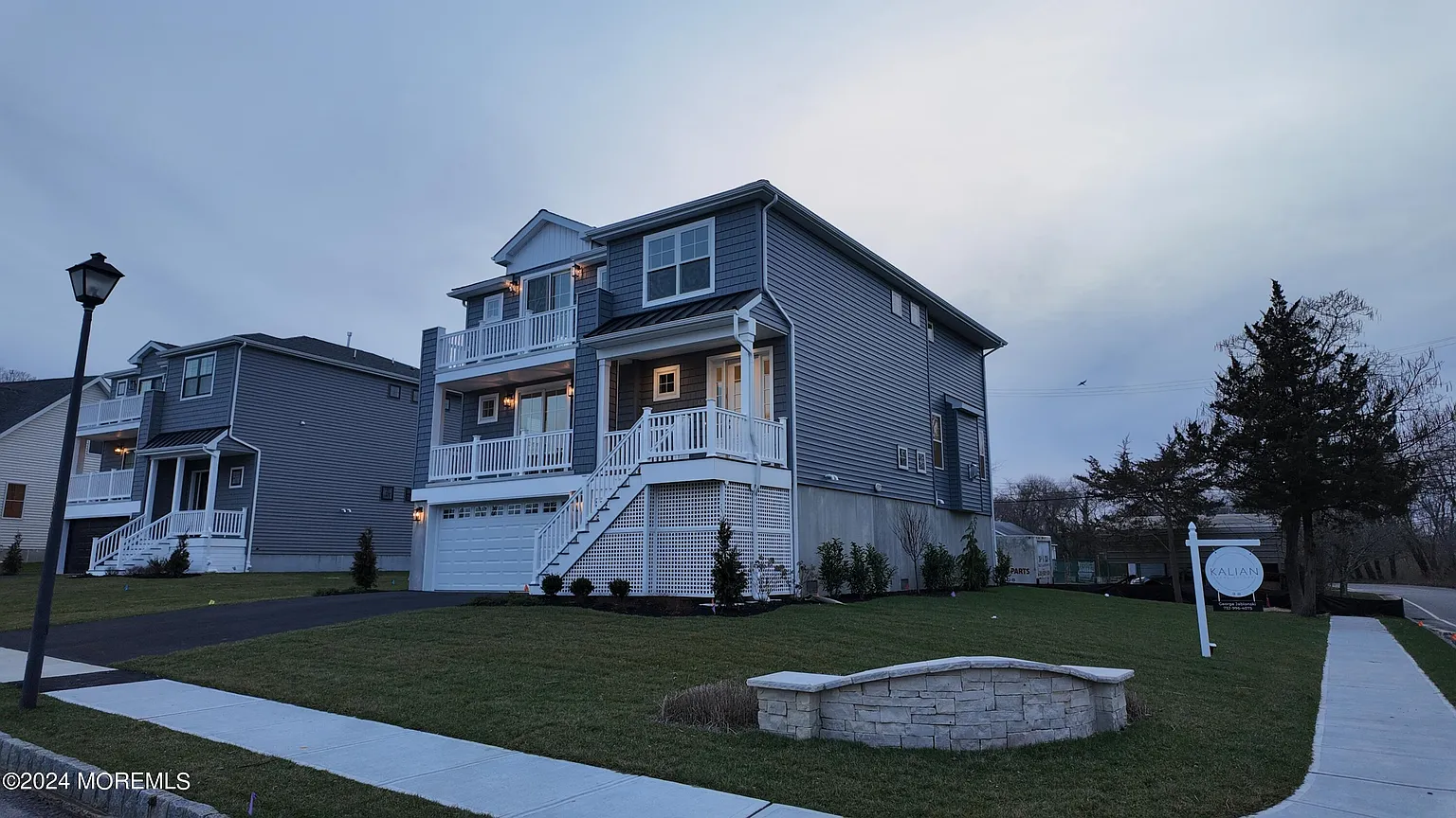 121 Siddons Court photo 1