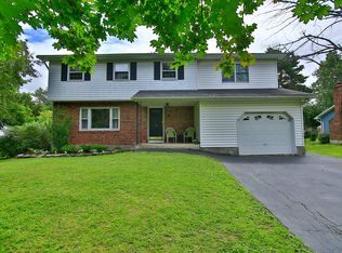 18 Vista Ln, Selkirk, NY 12158