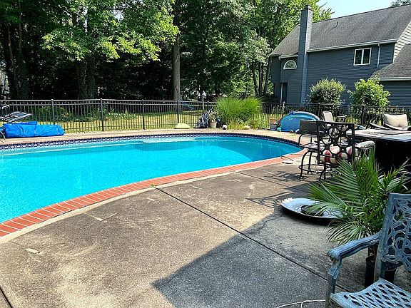 3rd image of 2997 Creekview Ln