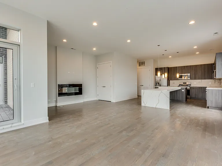2805 W Cortland St #3 — Photo 6