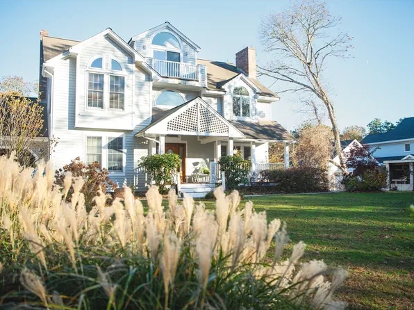 65 Telegraph Hill Rd, Falmouth, MA 02540