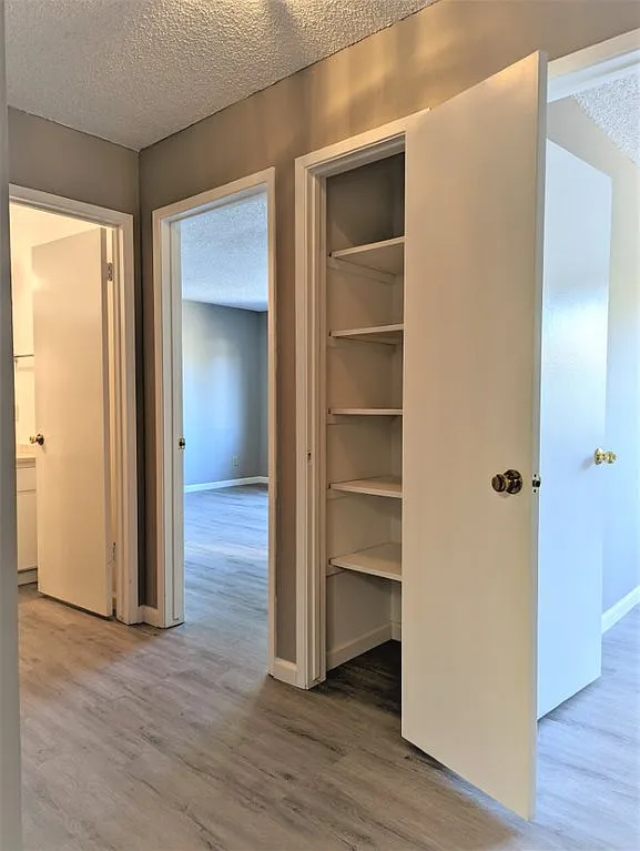 Building Photo - 50 E Middlefield Rd #1