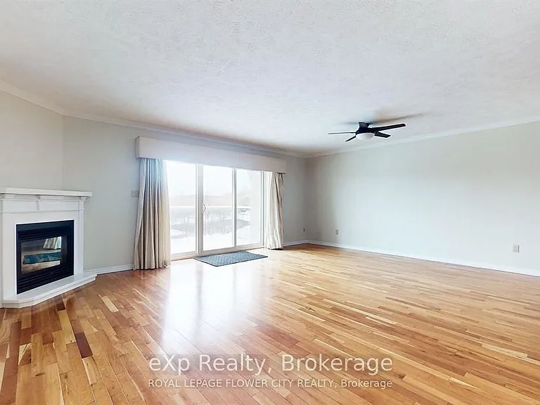 85 William St N #401 — Photo 14