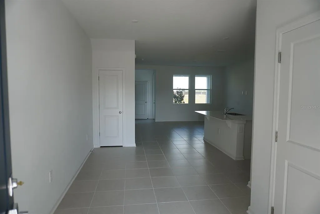 3 bed, 2.5 bath, 1627 sqft, $1,950 — Photo 2