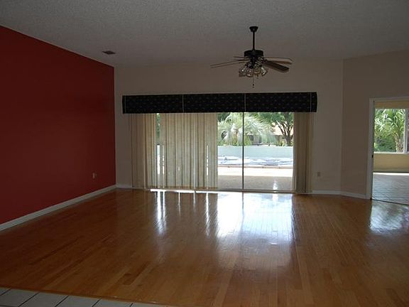 2nd image of 3937 Cheverly Dr E