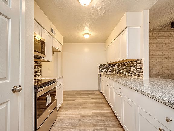 4th image of 13830 New Village Ln