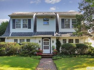 99 Oxford Rd, Rockville Centre, NY 11570