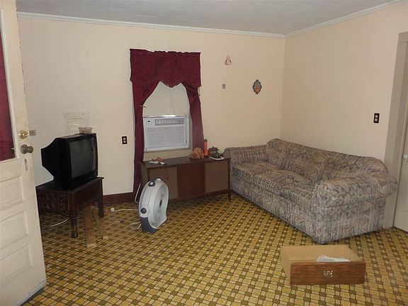 3rd image of 113 West Ave