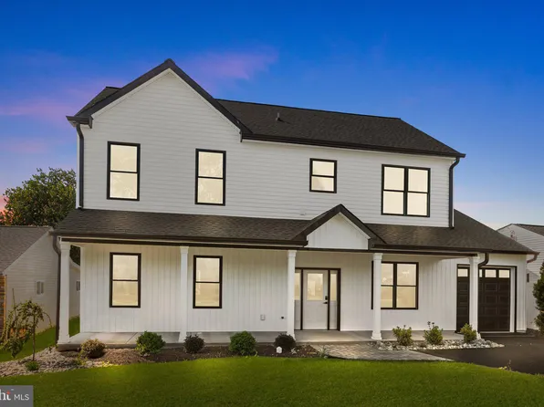 826 Austin Dr, Fairless Hills, PA 19030